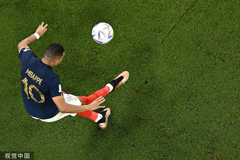 开云体育官网-巴塞罗那前途光明！，詹姆斯新星出色发挥表现突出比赛高潮迭起的简单介绍